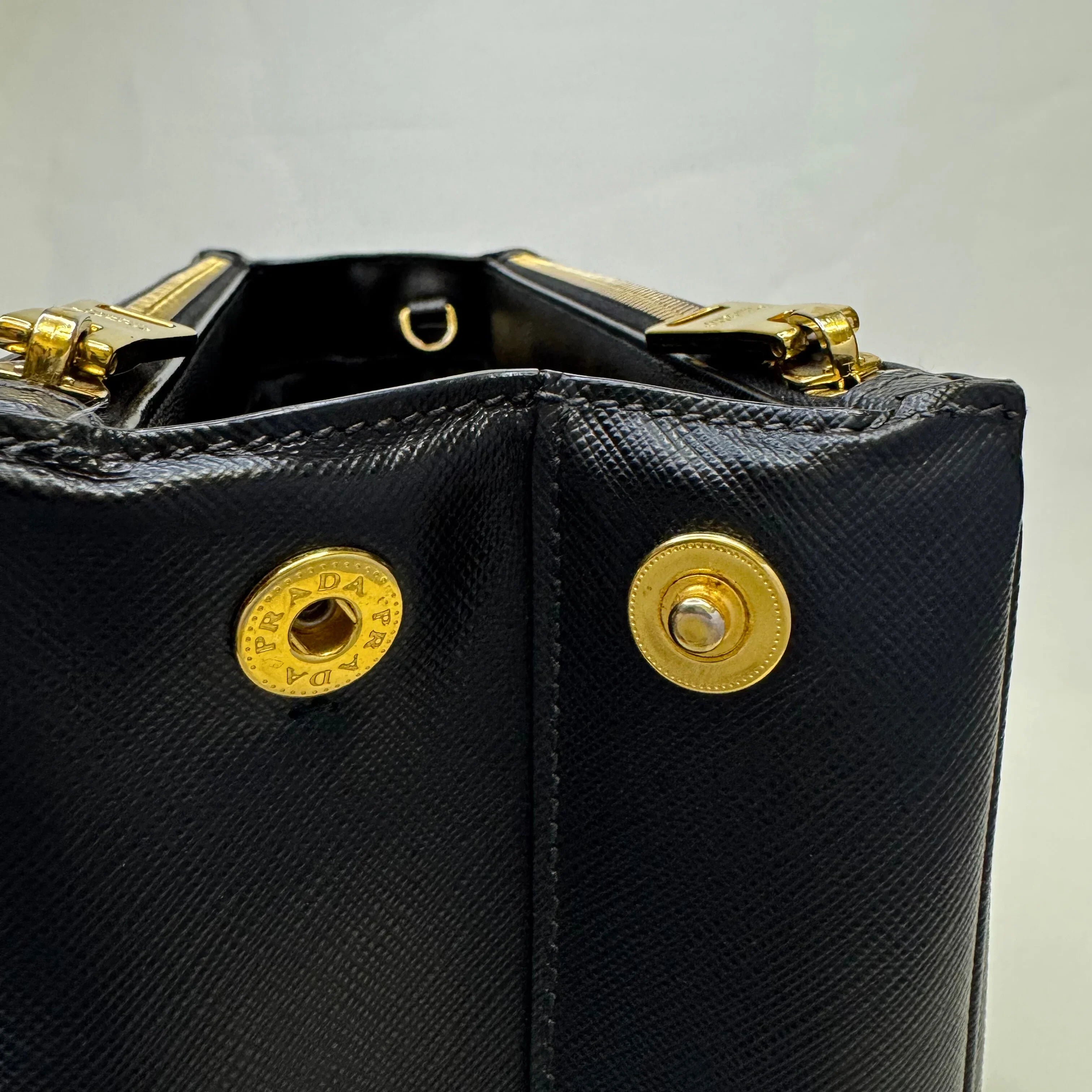 Prada Medium Galleria Saffiano leather bag Black - Lost Designer