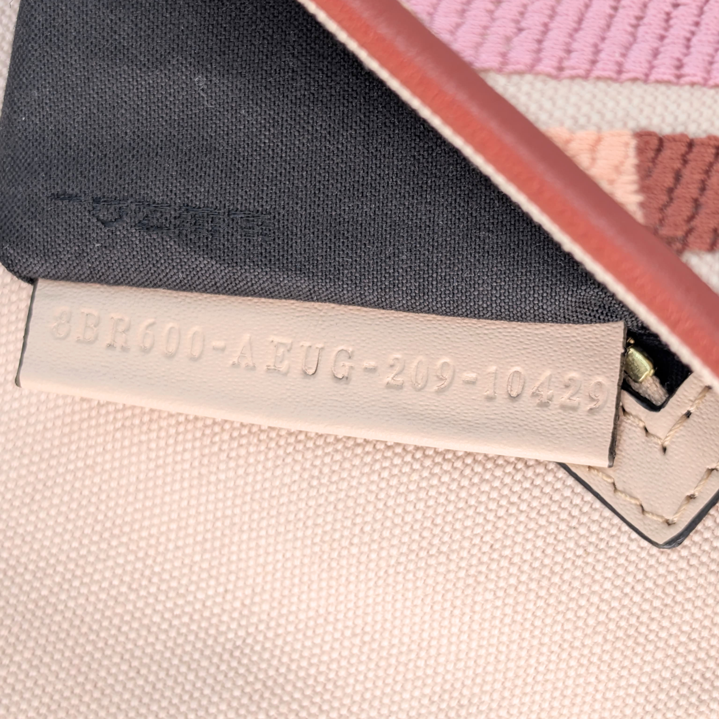 Fendi Baguette Canvas Vitello Medium FF Embroidered Rosa Quarzo Bag Multicolour