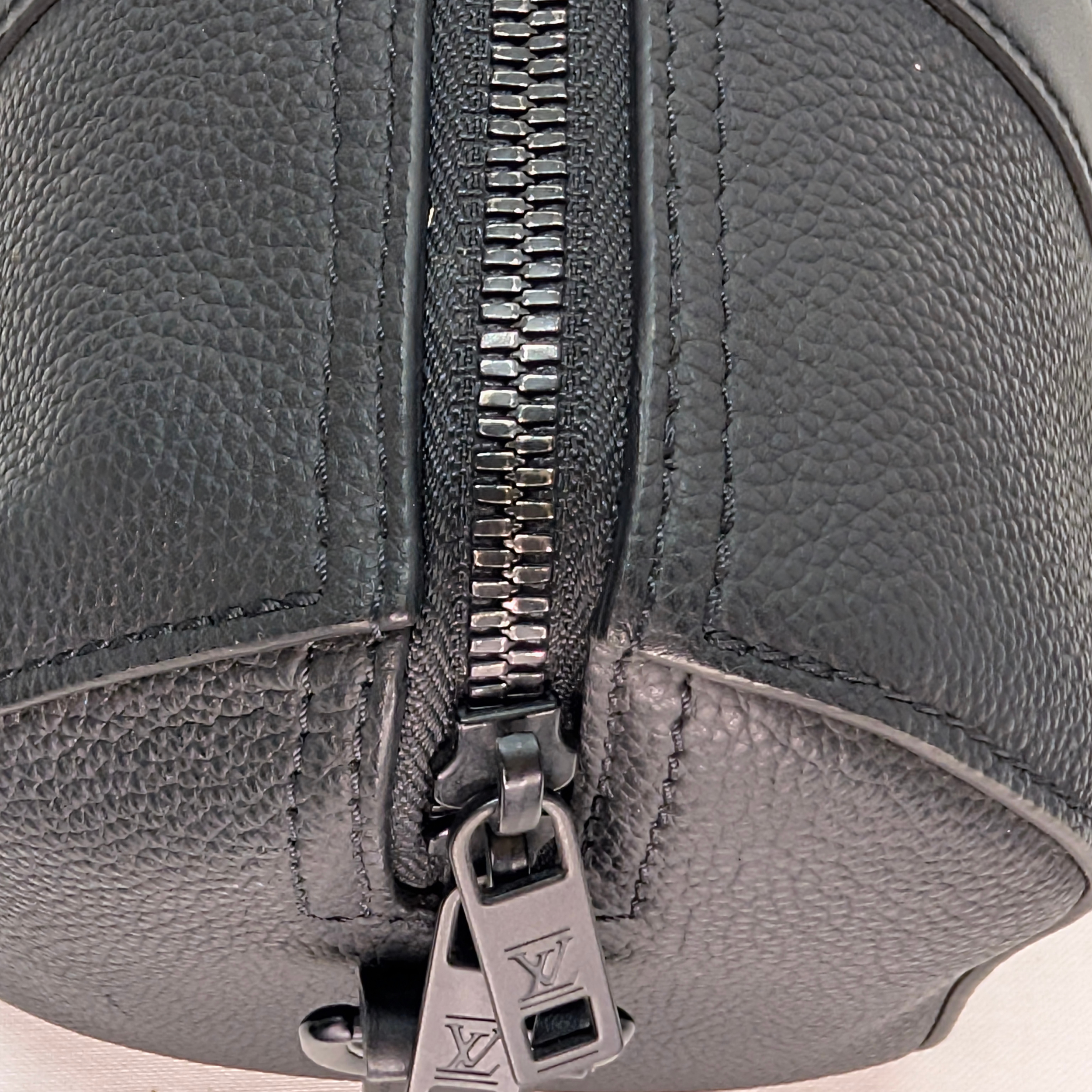 Louis Vuitton Aerogram City Keepall Grained Leather Black