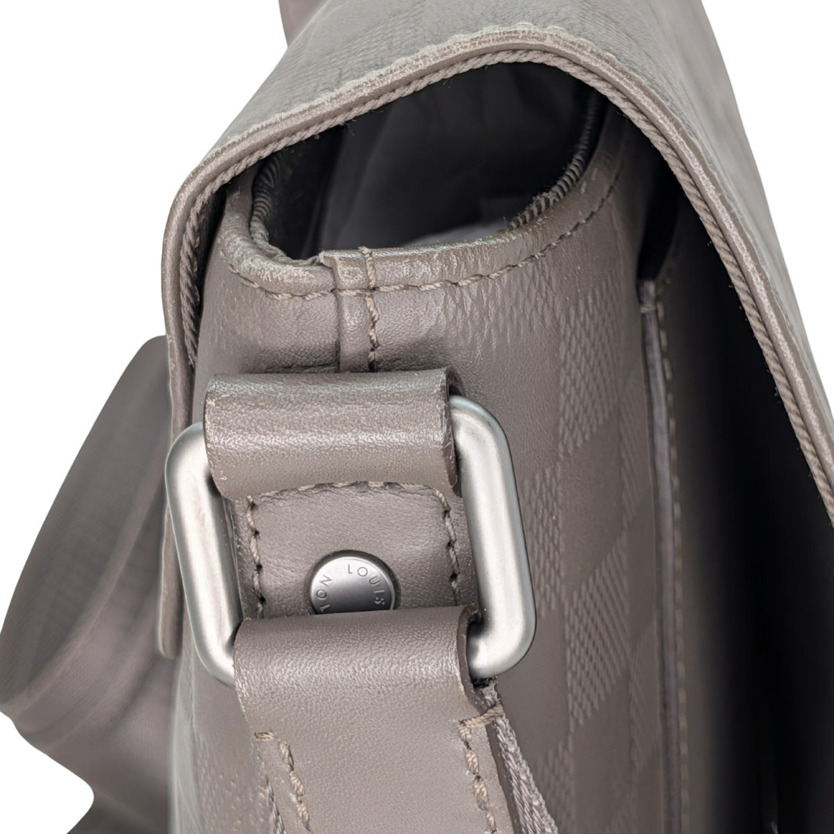 Louis Vuitton District MM Messenger Damier Infini Granit