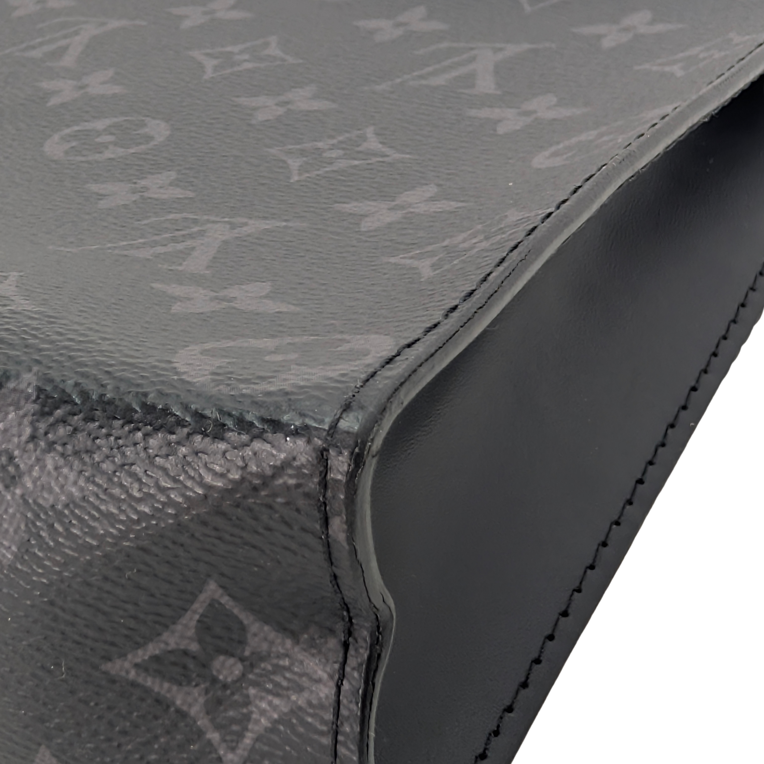 Louis Vuitton Pochette Voyage MM Clutch