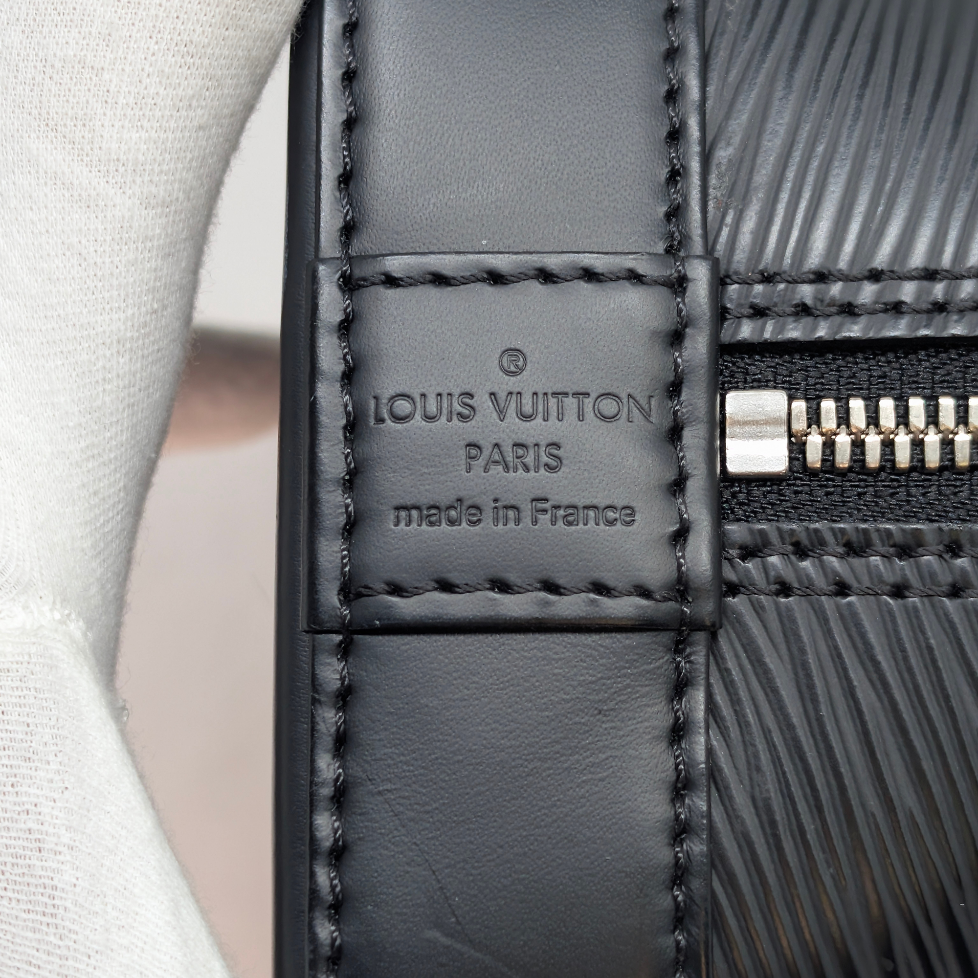 Louis Vuitton Alma MM Handbag Epi Leather Black