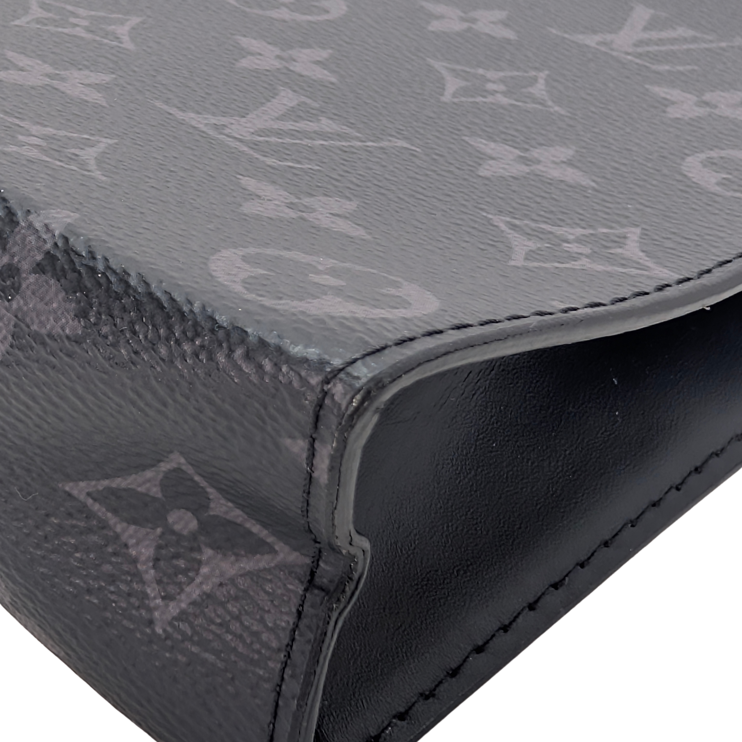 Louis Vuitton Pochette Voyage MM Clutch