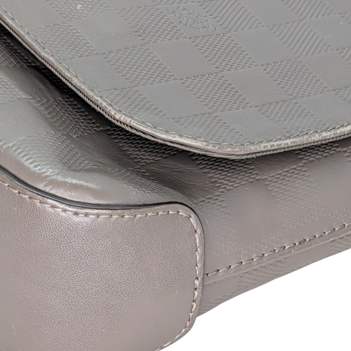 Louis Vuitton District MM Messenger Damier Infini Granit