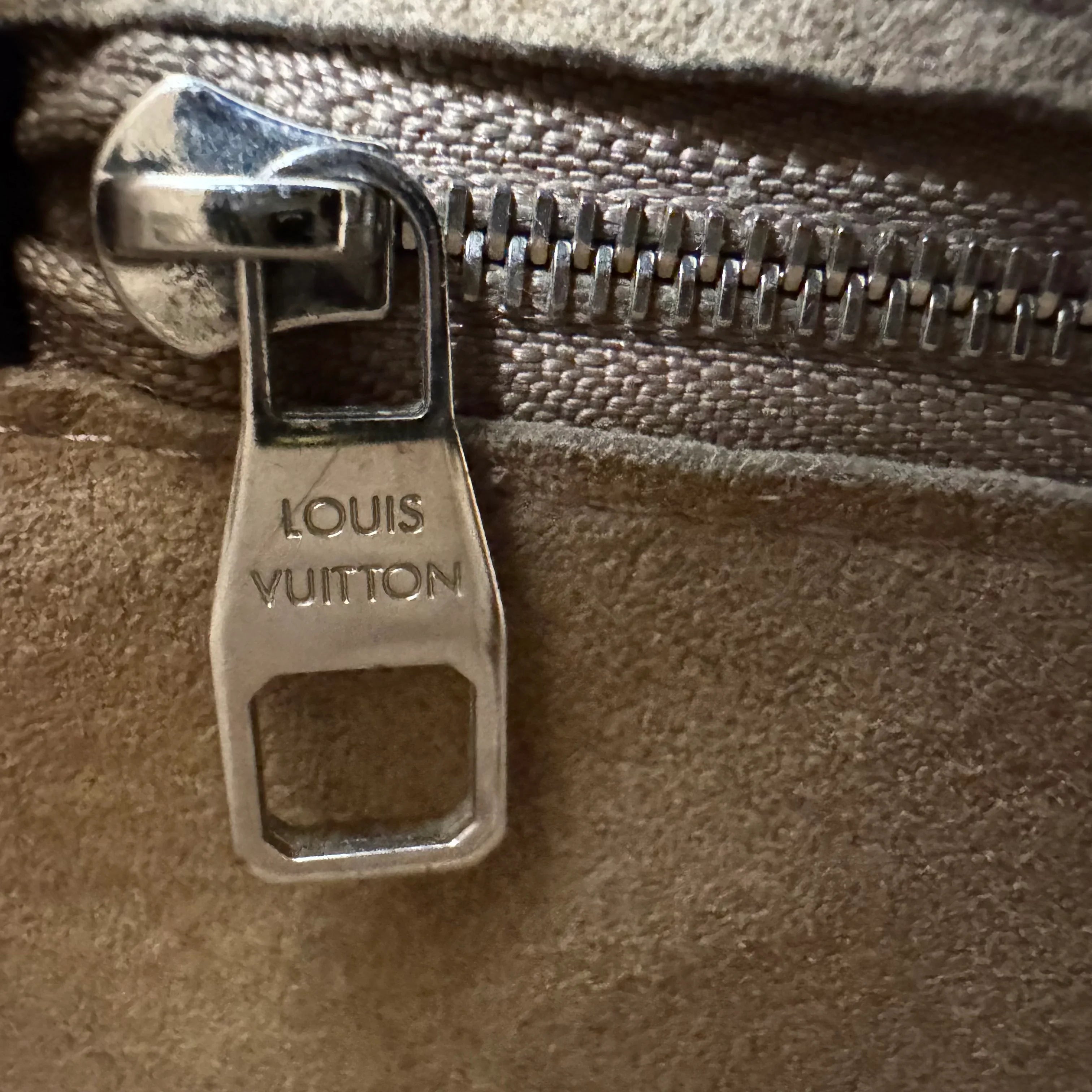 Louis Vuitton Mahina Babylone Chain BB – Black Bag - Lost Designer